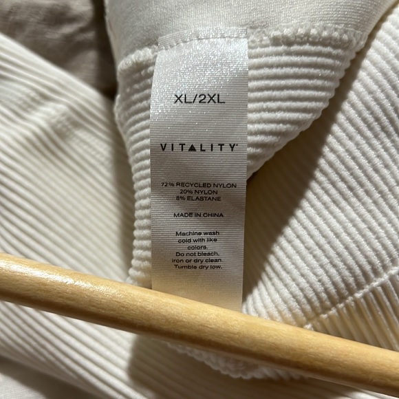 Vitality Synergy Open Back Ribbed Top - Picture 5 of 9